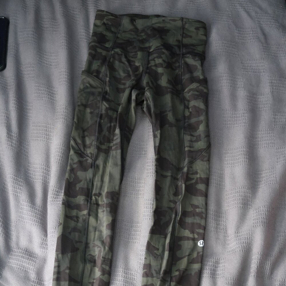 Lululemon Fast & Free 28" size 2 Incognito Camo Multi Gator Green